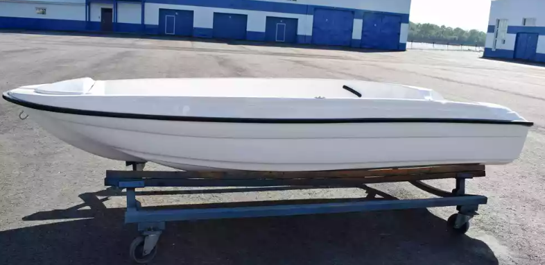 Стеклопластиковая лодка Пингвин (тримаран) в Нижневартовске