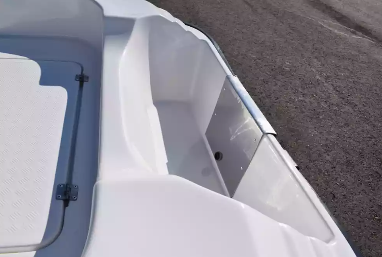 Стеклопластиковая лодка Пингвин (тримаран) в Нижневартовске