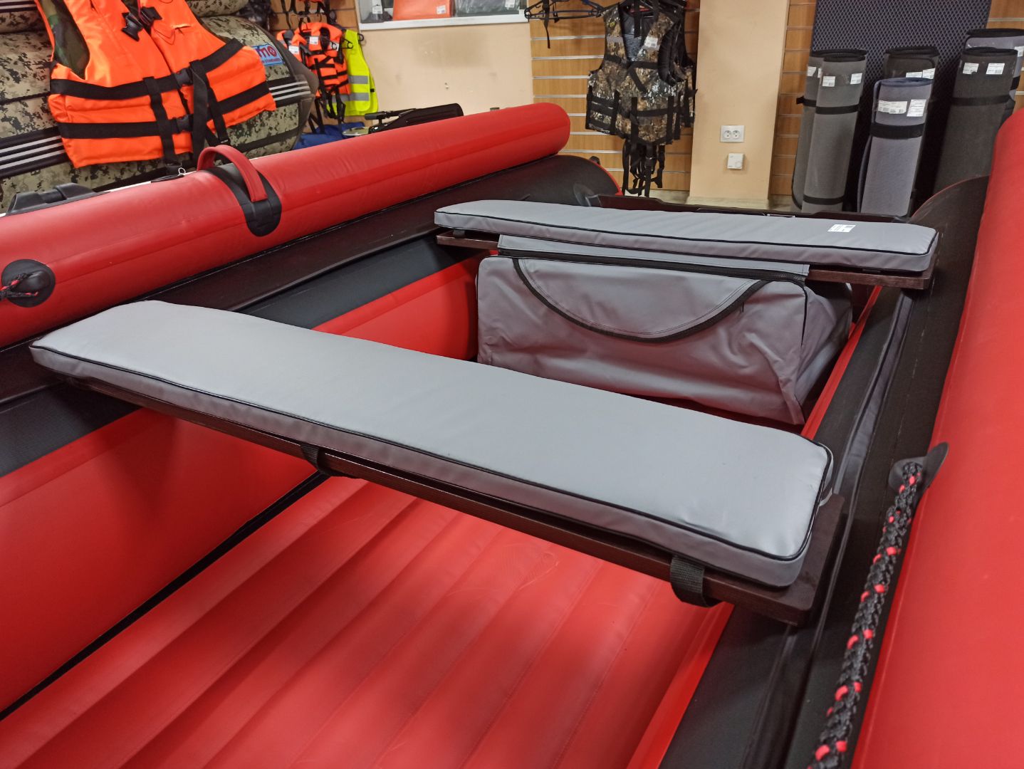 КОМПЛЕКТ МЯГКИХ НАКЛАДОК С СУМКОЙ ДЛЯ ЛОДОК 90Х20 СЕРЫЙ в Нижневартовске