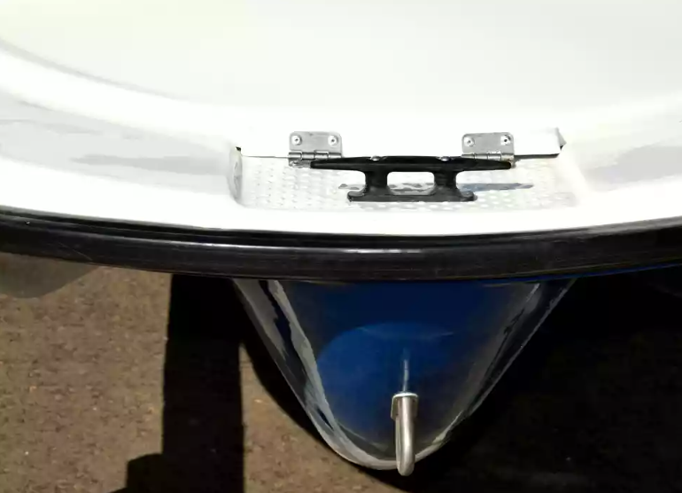 Стеклопластиковая лодка Пингвин с консолью (тримаран) в Нижневартовске