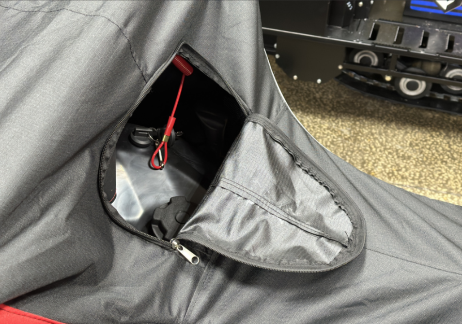 Чехол транспорт. снегохода IKUDZO HUNTER черно-красный Оксфорд ПРЕМИУМ качества с лого IKUDZO в Нижневартовске