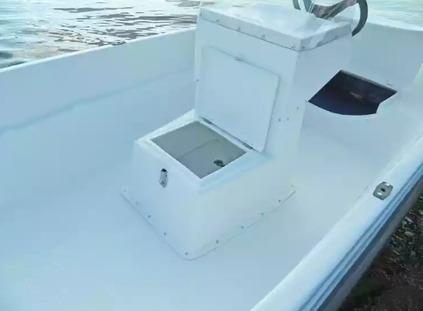 Стеклопластиковая лодка Пингвин с консолью (тримаран) в Нижневартовске