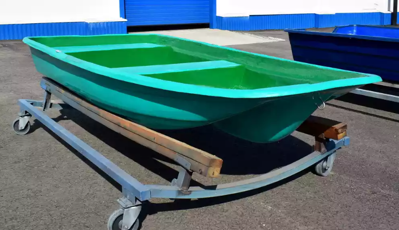 Стеклопластиковая лодка Старт (тримаран) в Нижневартовске