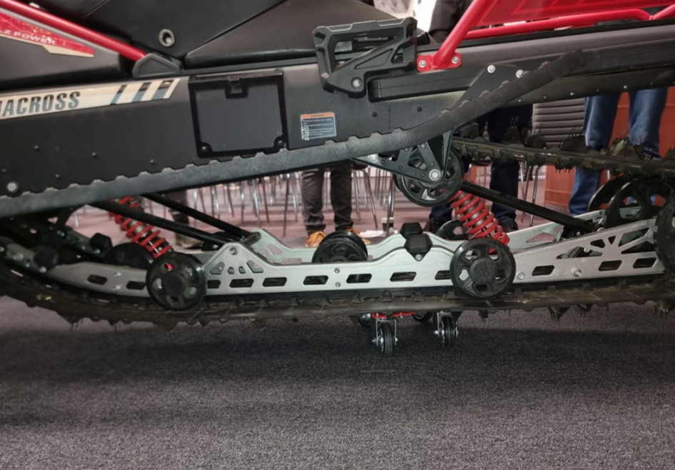 Снегоход AODES Siberiacross 1000 SWT 600mm LCD 6.8 в Нижневартовске