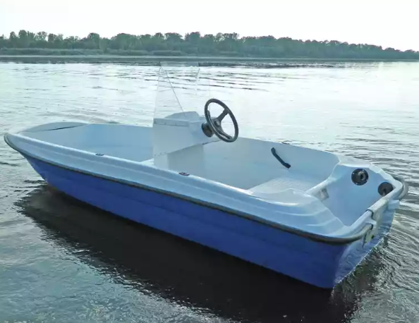 Стеклопластиковая лодка Пингвин с консолью (тримаран) в Нижневартовске