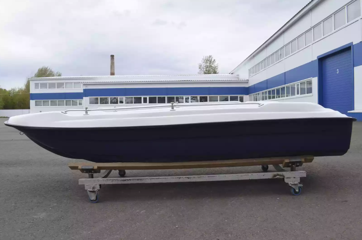 Стеклопластиковая лодка Пингвин New (тримаран) в Нижневартовске